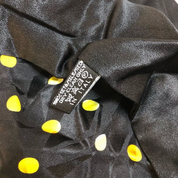$125 Vitaliano Pancaldi Silk Pocket Square - Picture 2 of 3